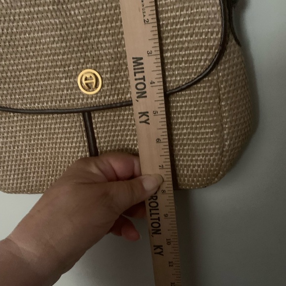 New Old Stock Etienne Aigner Shoulder Bag has tag and key ring Tan - Picture 14 of 15